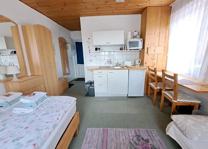 Kletterrose, Seenaehe, Mecklenburgische Seenplatte * Kuchelmiss